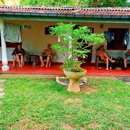 Arachchi Guest House Mirissa Exterior photo