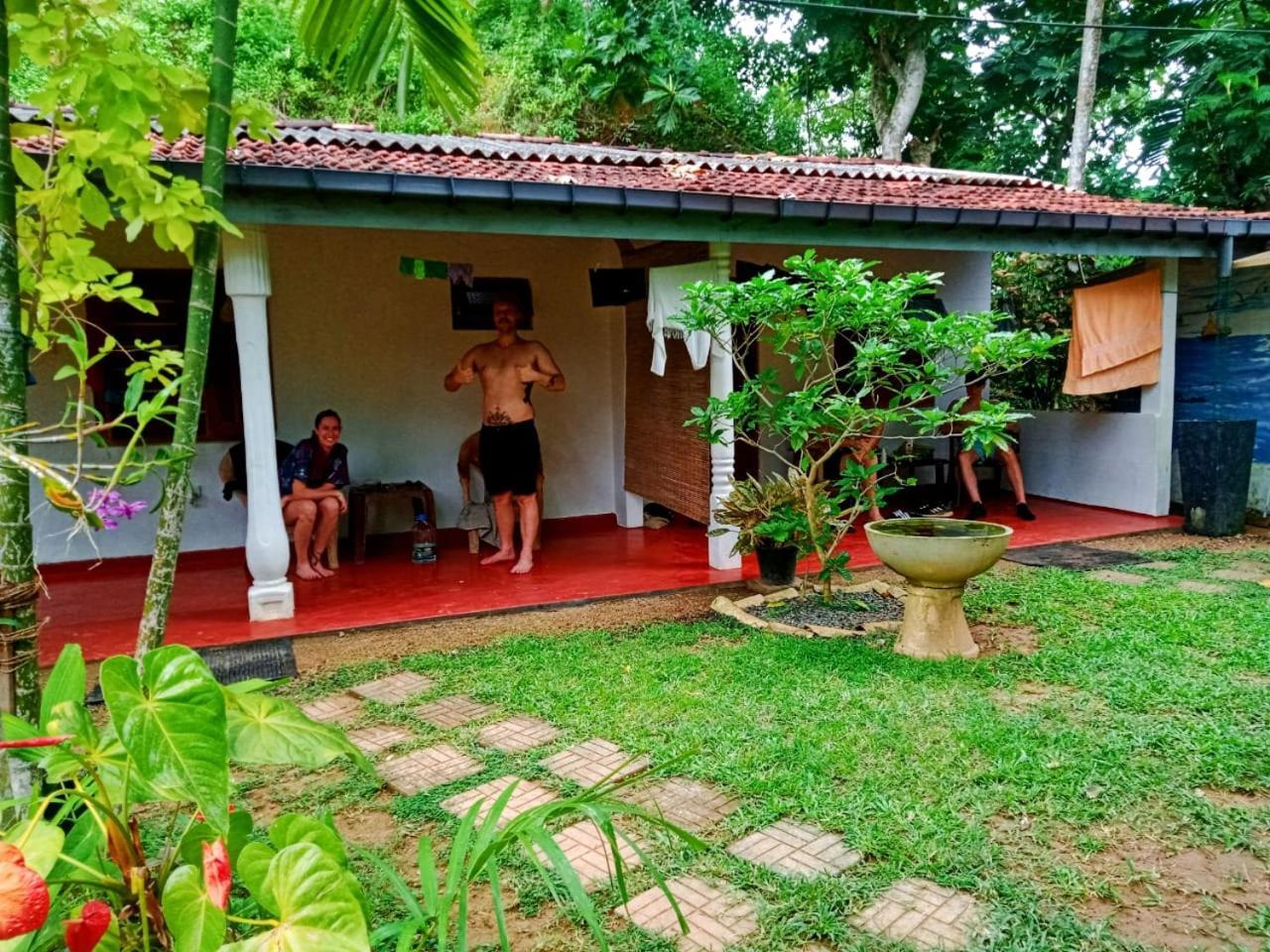 Arachchi Guest House Mirissa Exterior photo