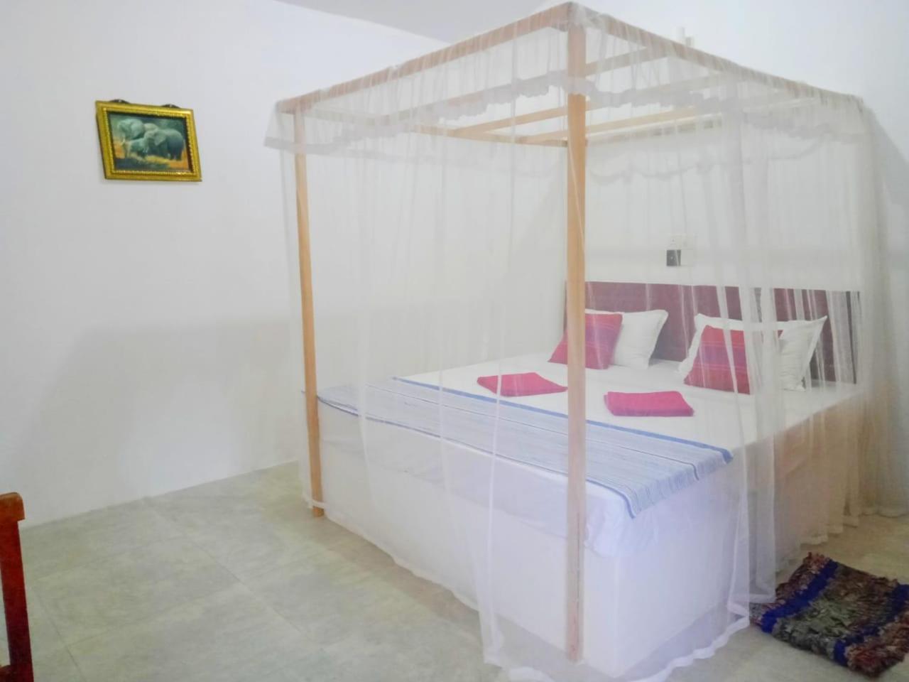 Arachchi Guest House Mirissa Exterior photo