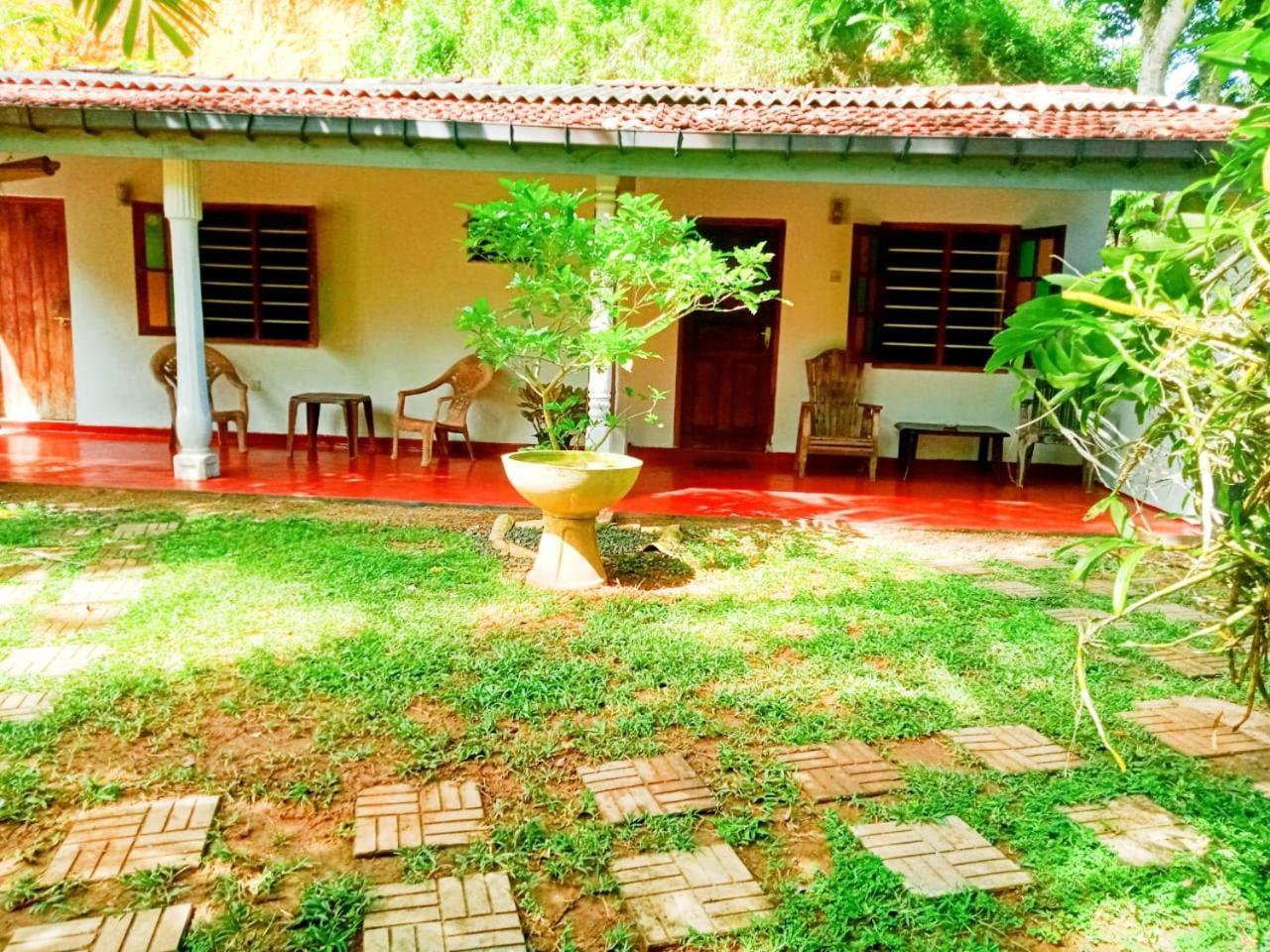 Arachchi Guest House Mirissa Exterior photo